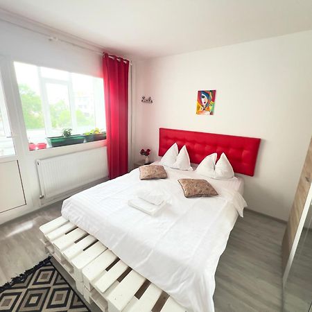 3 Rooms Apartment Airy & Bright Palas Style Iasi Ngoại thất bức ảnh