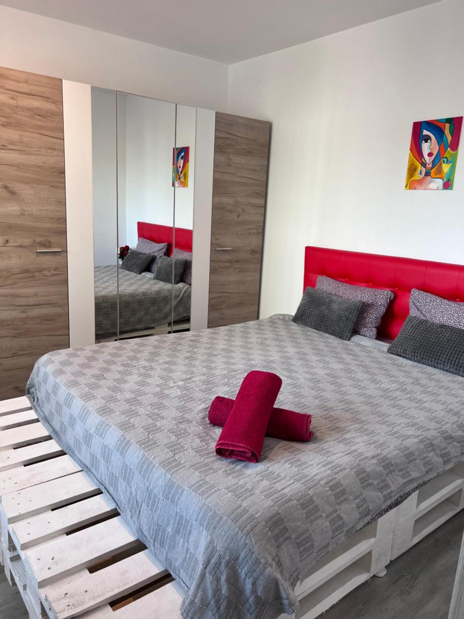 3 Rooms Apartment Airy & Bright Palas Style Iasi Ngoại thất bức ảnh