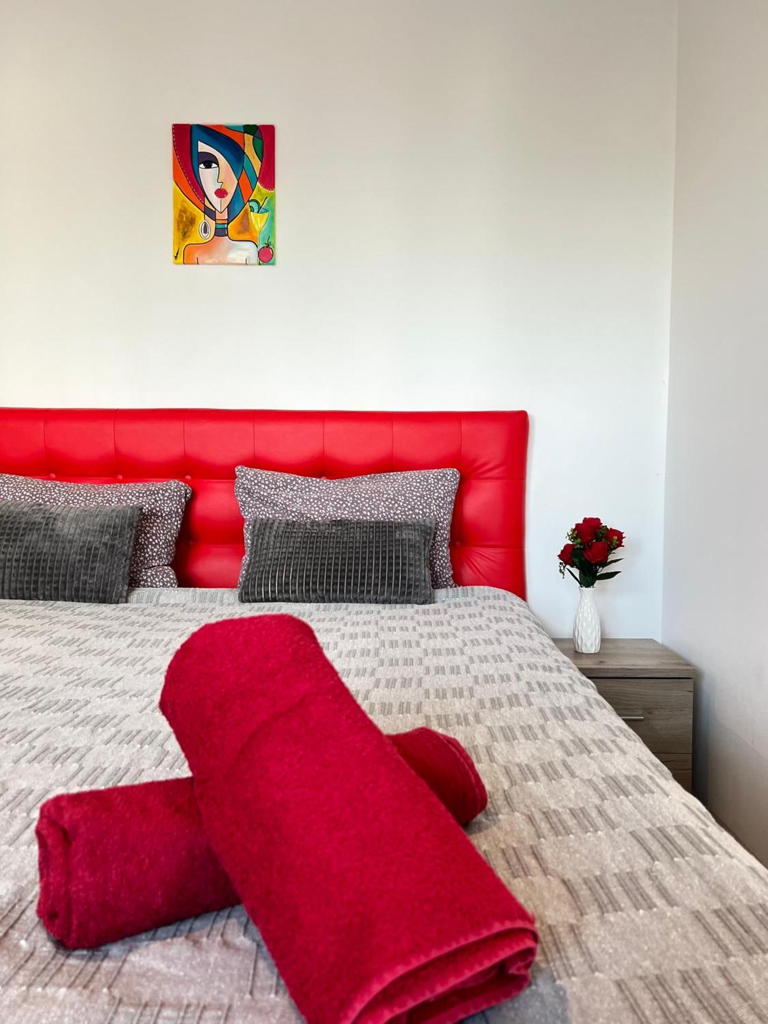 3 Rooms Apartment Airy & Bright Palas Style Iasi Ngoại thất bức ảnh