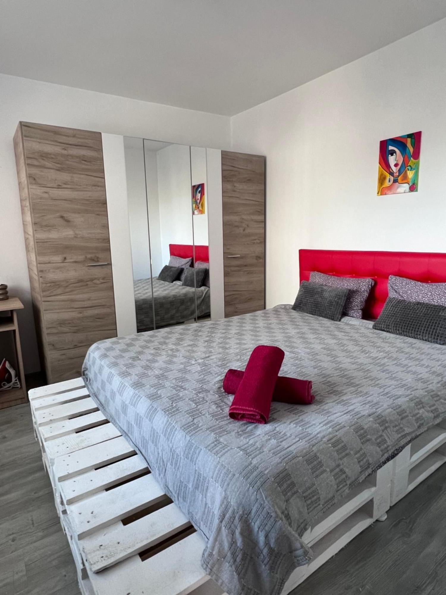 3 Rooms Apartment Airy & Bright Palas Style Iasi Ngoại thất bức ảnh