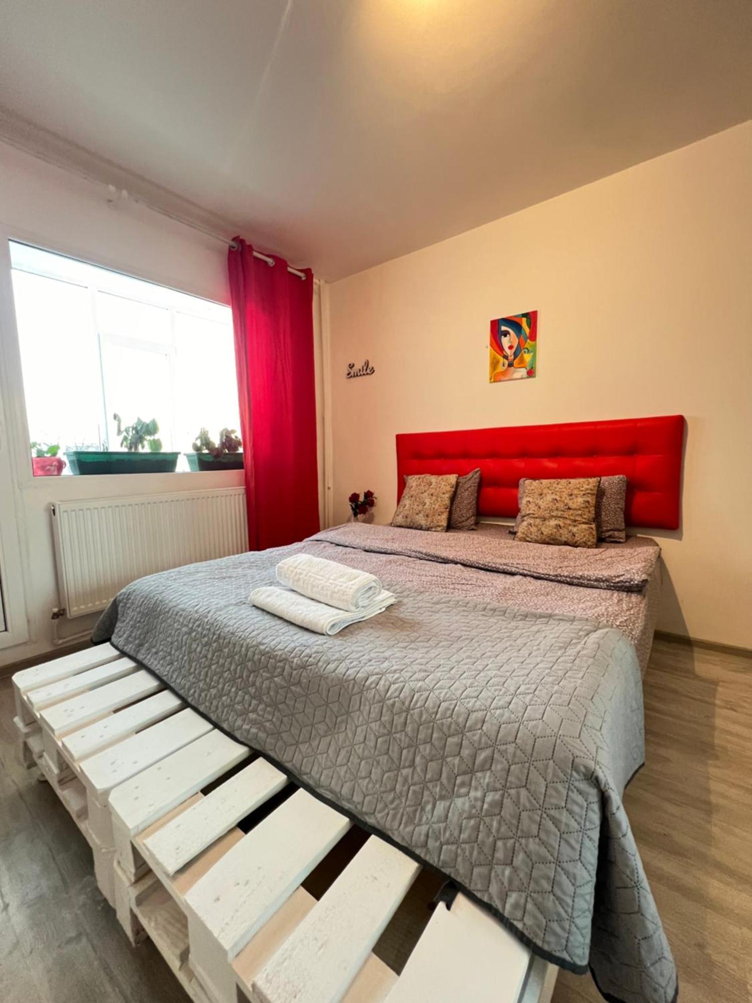 3 Rooms Apartment Airy & Bright Palas Style Iasi Ngoại thất bức ảnh