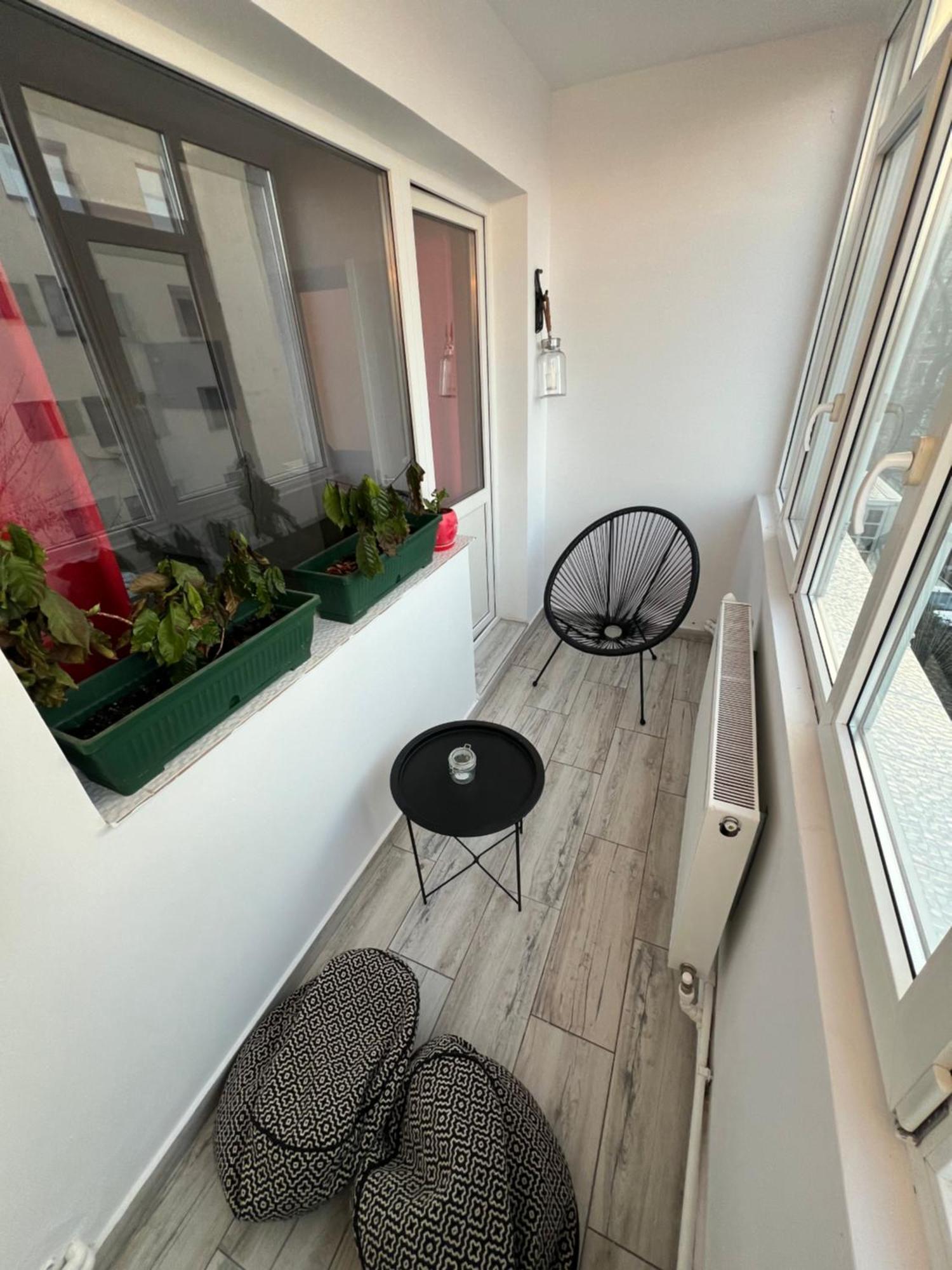 3 Rooms Apartment Airy & Bright Palas Style Iasi Ngoại thất bức ảnh
