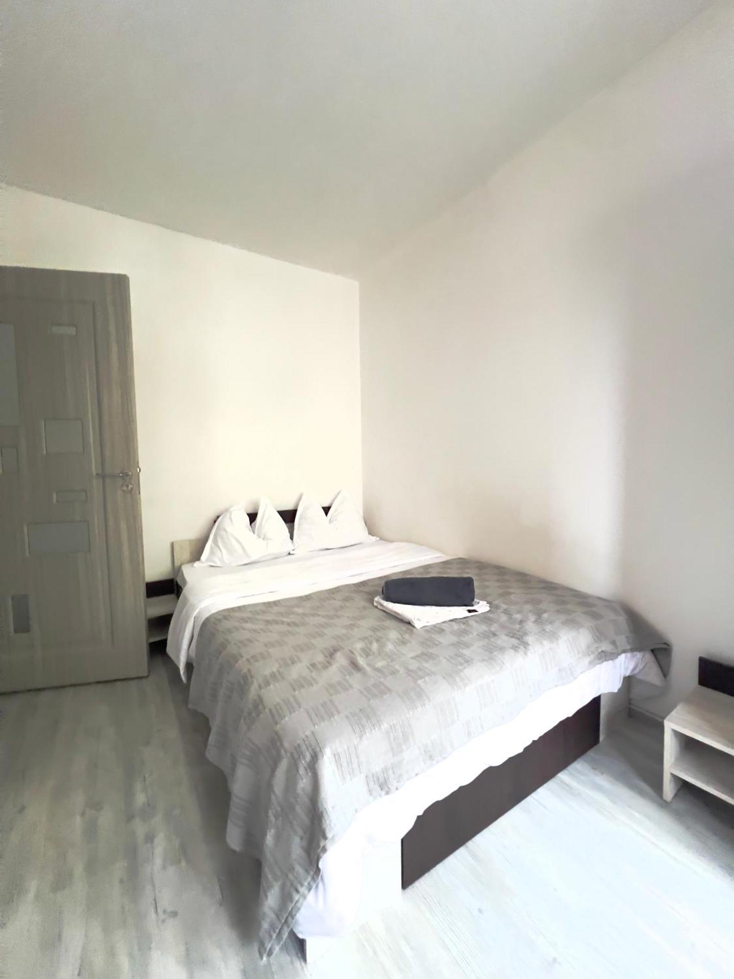 3 Rooms Apartment Airy & Bright Palas Style Iasi Ngoại thất bức ảnh